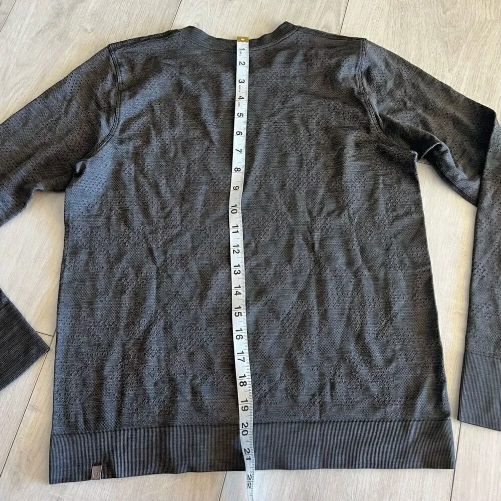 Lululemon women’s shirt size 4